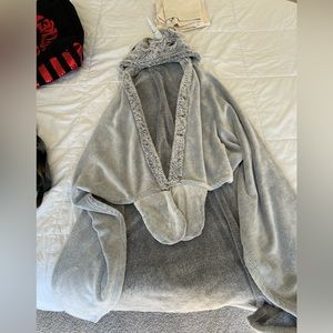 NWT Unicorn wearable blanket / pillow la vie en rose